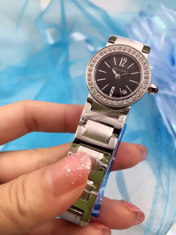 ブルガリ時計正面デザイン